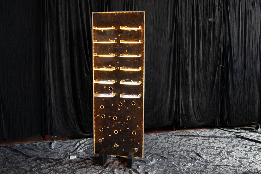 CARREGADOR DE CELULAR COM 12 CARREGADORES FUNDO PRETO COM LED 